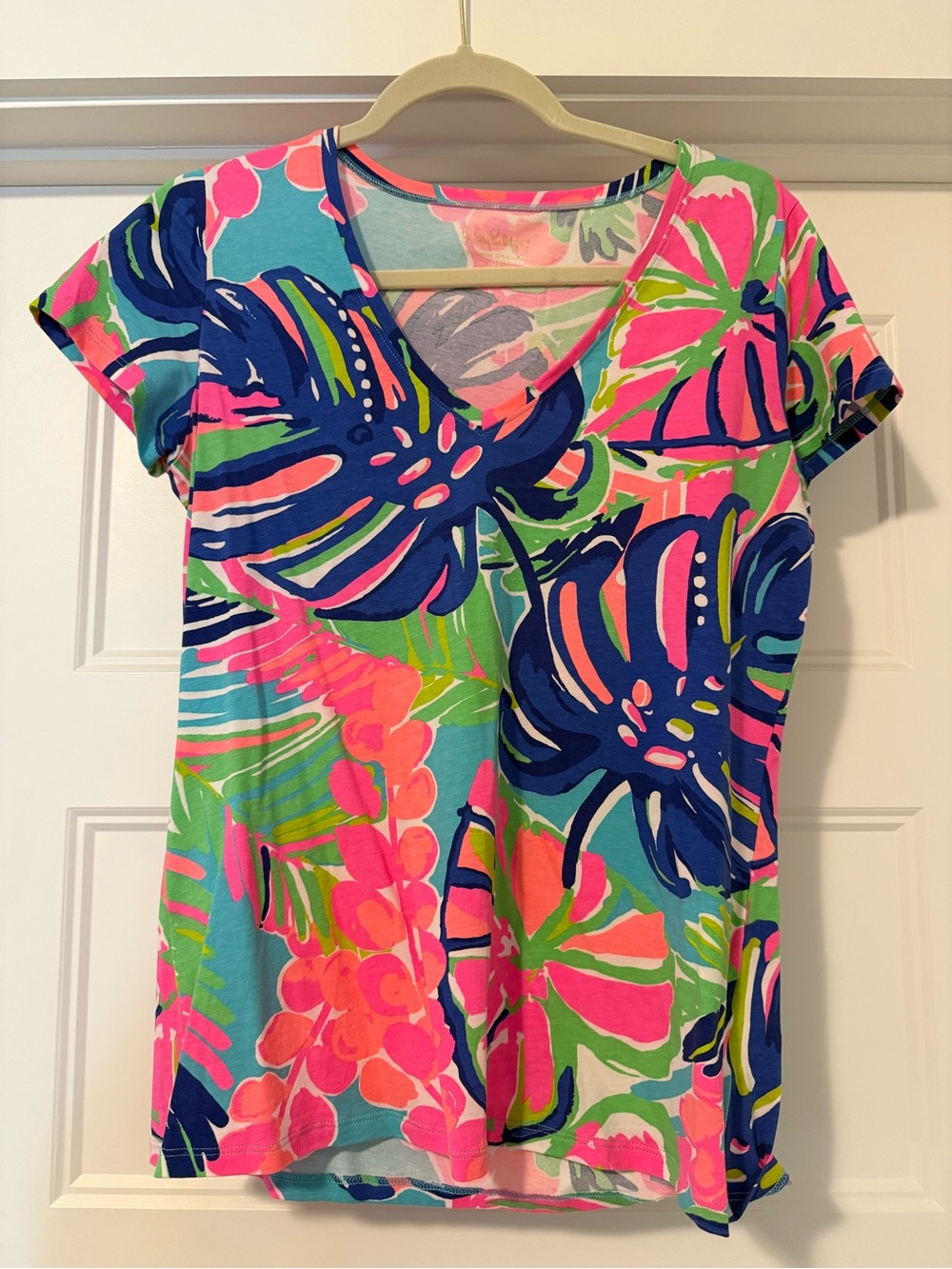 Lilly Pulitzer Tropical V-Neck top in Pink, Blue & Green size medium